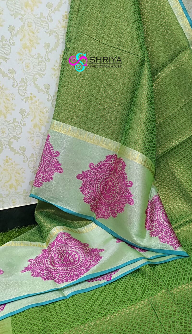 Very Rich and beautiful kora Benaras Silk Saree with a beautiful border and pallu - Image 2