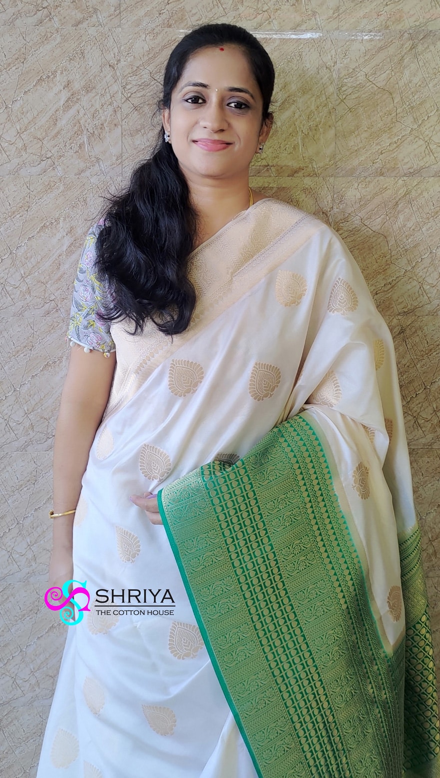 Beautifully weaved semi Benaras silk saree with rich pallu and blouse