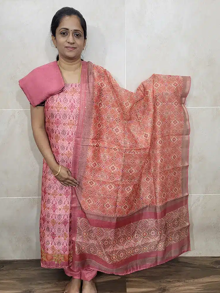 Premium quality Maheshwari silk top paired with a maheshwari silk dupatta and cotton silk bottom