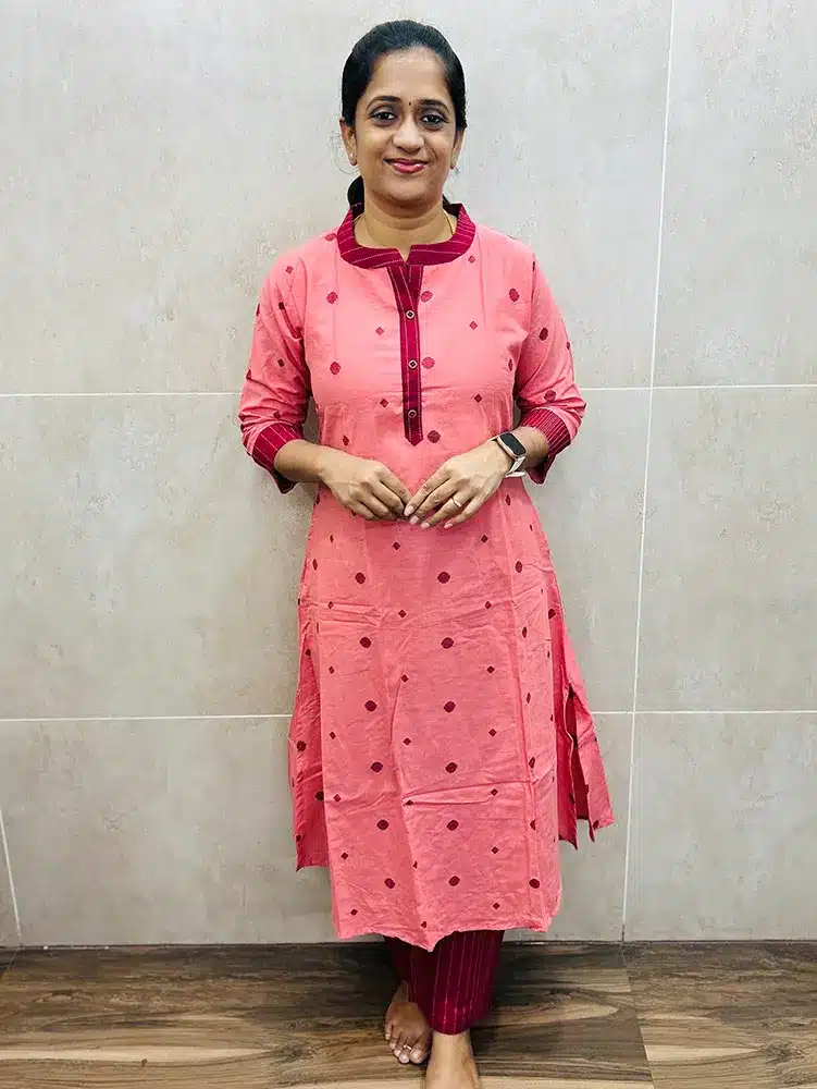 Pure cotton top with all over thread weaving buttas paired with weave cotton bottom - with 2 side pockets(straight cut)