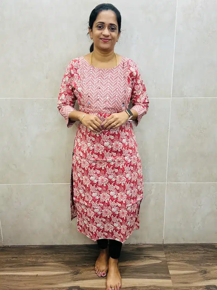 Printed cotton top with mirrorworked yoke(straight cut)