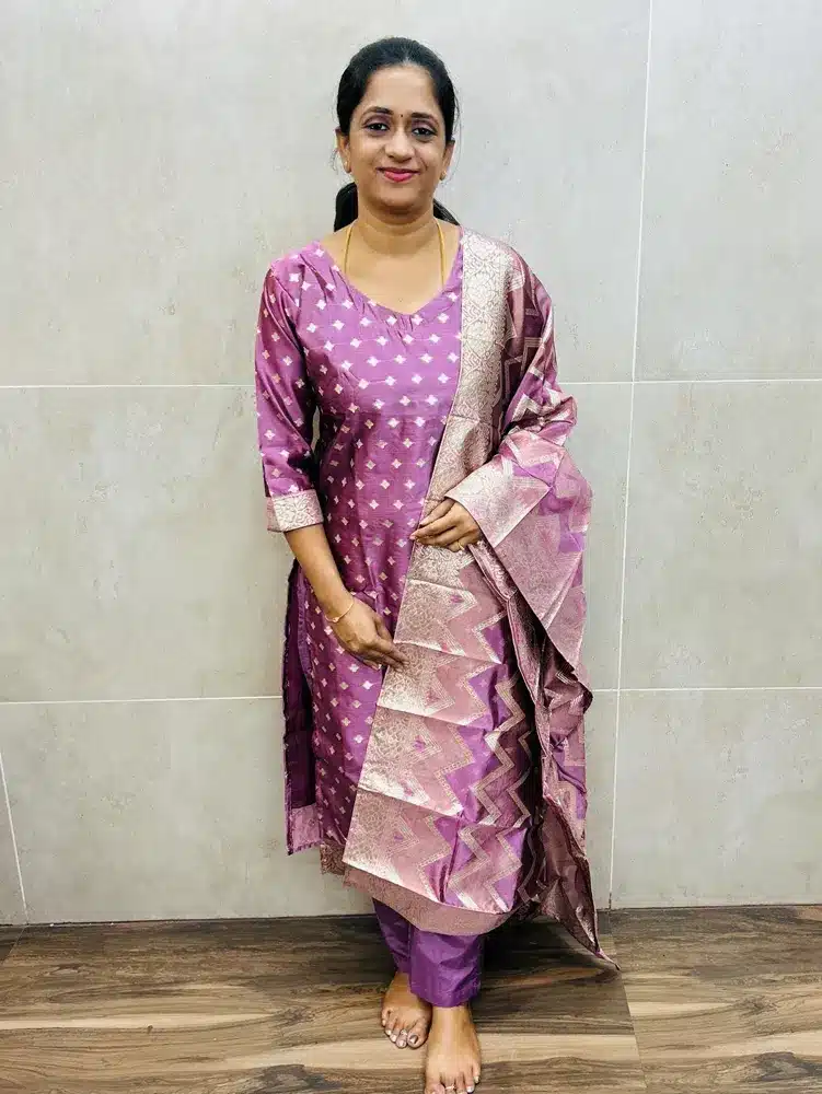 (Lavender)Soft Chanderi silk top(full crepe lining) with all over antique zari weaving paired with soft Chanderi silk dupatta and silk bottom(straight cut)