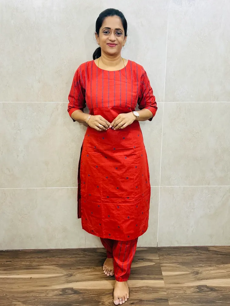 Pure handloom cotton top with allover thread woven buttas paired with pure cotton bottom(free size)