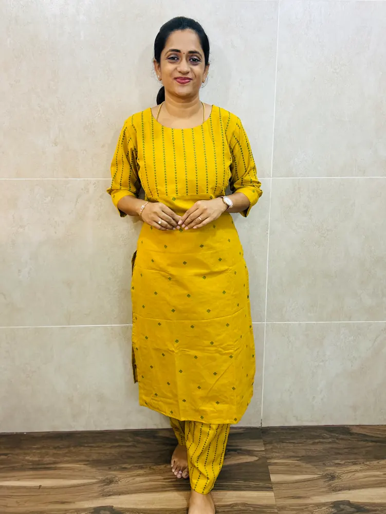 Pure handloom cotton top with allover thread woven buttas paired with pure cotton bottom(free size)