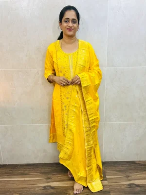 Benaras weaved muslin silk top (cotton lining) paired with muslin silk dupatta and silk bottom (free size)