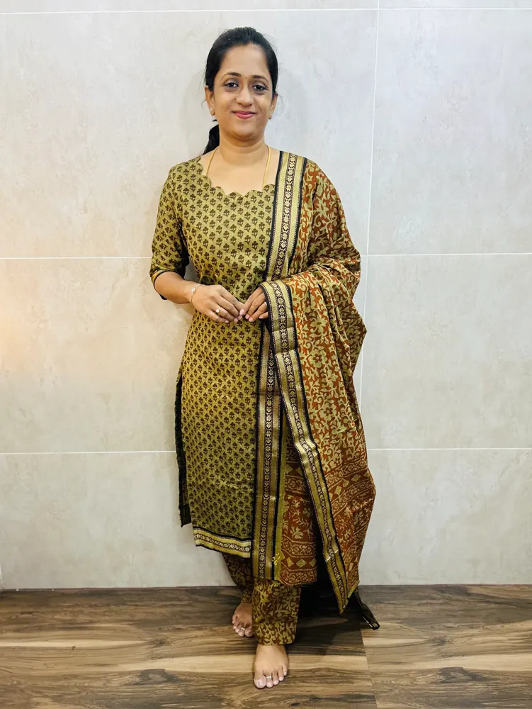 Handblock printed Mangalagiri cotton top (cotton lining) paired with printed Mangalagiri cotton dupatta and cotton bottom (free size)