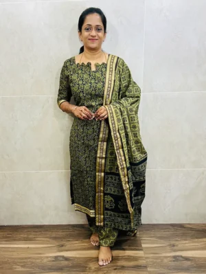 Handblock printed Mangalagiri cotton top (cotton lining) paired with printed Mangalagiri cotton dupatta and cotton bottom (free size)