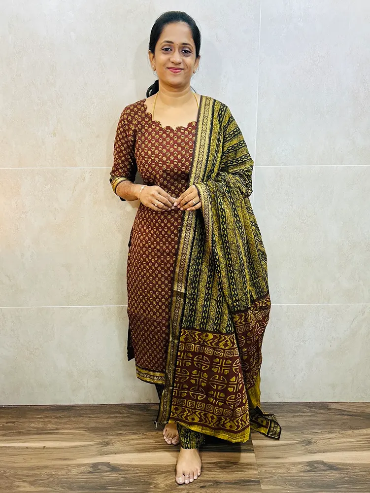 Handblock printed Mangalagiri cotton top (cotton lining) paired with printed Mangalagiri cotton dupatta and cotton bottom (free size)