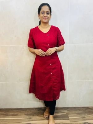 Acoba cotton top (crepe lining) with fancy wooden buttons all over (Aline pattern)