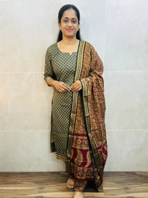 Handblock printed Mangalagiri cotton top (cotton lining) paired with printed Mangalagiri cotton dupatta and cotton bottom (free size)