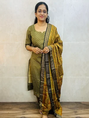 Handblock printed Mangalagiri cotton top (cotton lining) paired with printed Mangalagiri cotton dupatta and cotton bottom (free size)