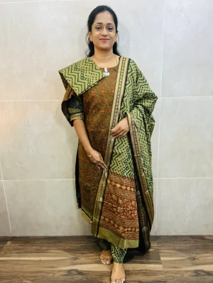 Printed handloom cotton top(cotton lining) paired with printed cotton dupatta and printed cotton bottom(free size)