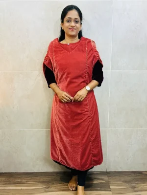 Soft velvet top (crepe lining) with embroidered work all over and on the shoulders (Aline pattern)