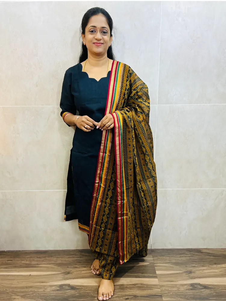 Pure handloom cotton top(cotton lining) paired with cotton dupatta and cotton bottom(free size)