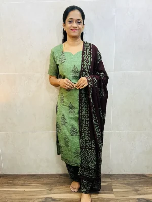 Batik printed cotton top (cotton lining) paired with Batik printed cotton dupatta and cotton bottom (free size)