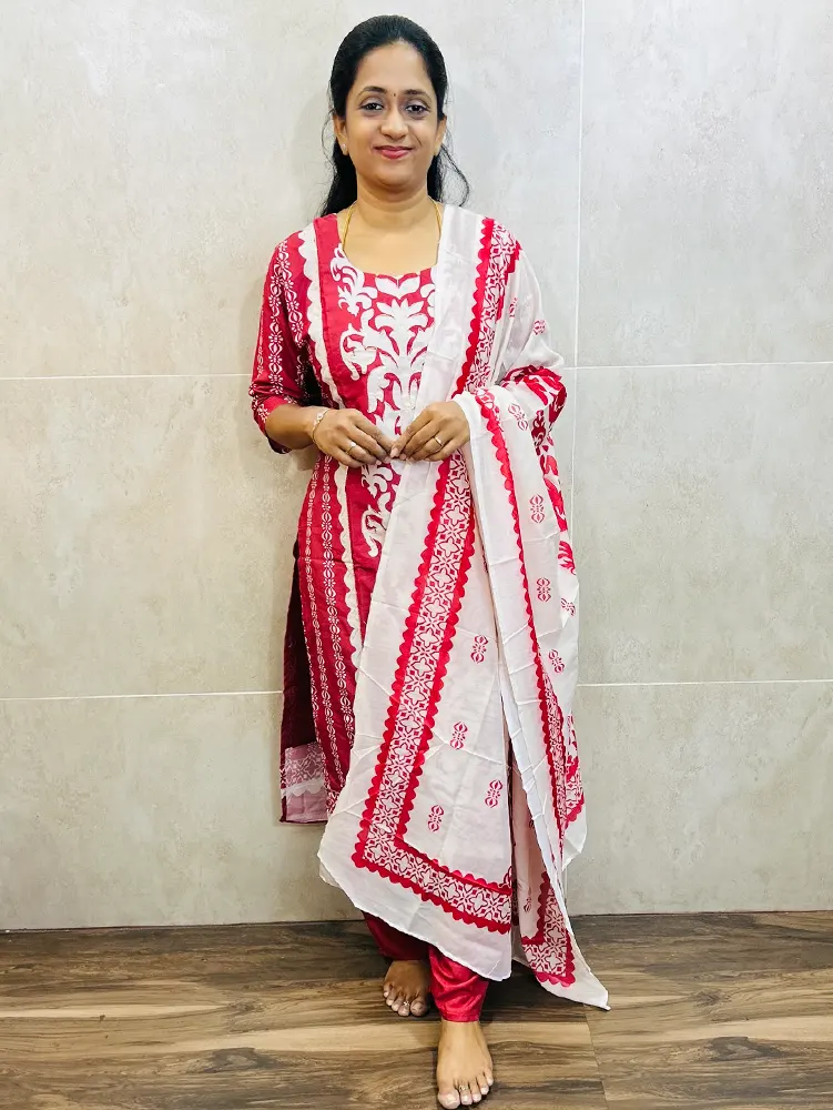 Printed soft muslin silk top (cotton lining) paired with muslin silk dupatta and silk bottom (free size)