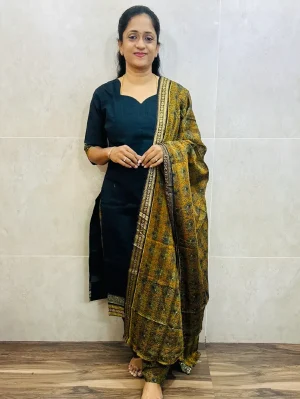 Handblock printed Mangalagiri cotton top (cotton lining) paired with printed Mangalagiri cotton dupatta and cotton bottom (free size)