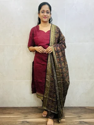 Handblock printed Mangalagiri cotton top (cotton lining) paired with printed Mangalagiri cotton dupatta and cotton bottom (free size)