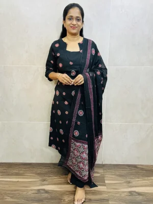 Printed Jaipur cotton top (Aline with 2 side pockets - cotton lining) paired with cotton dupatta and cotton bottom (Straight cut)