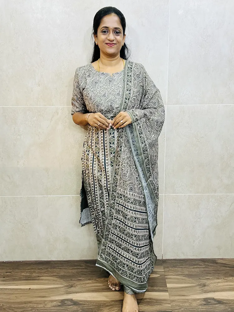 Printed linen cotton top (cotton lining) paired with linen cotton dupatta and linen cotton bottom (free size)