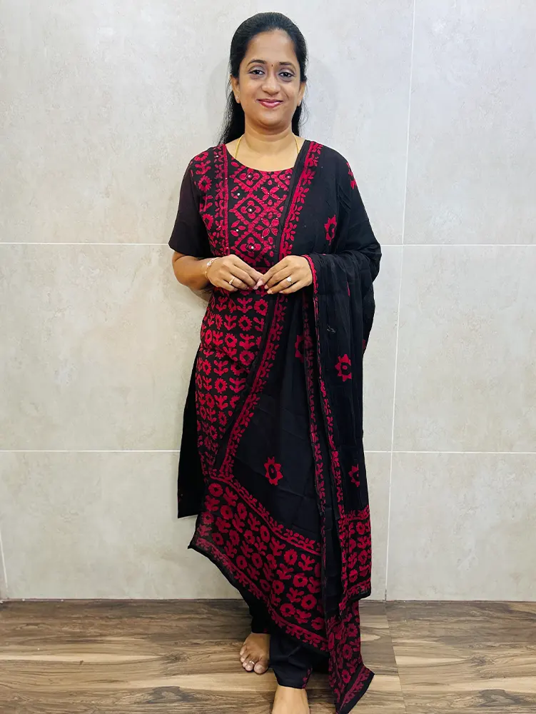 Batik printed cotton top (cotton lining) paired with printed cotton dupatta and cotton bottom (free size)