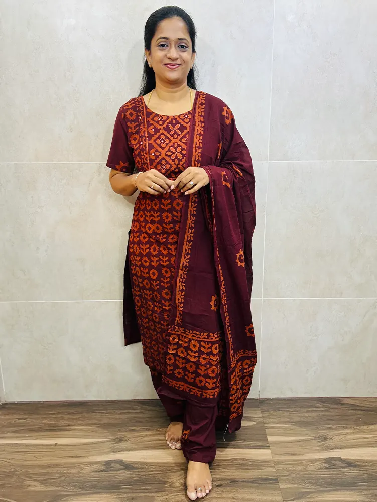 Batik printed cotton top (cotton lining) paired with printed cotton dupatta and cotton bottom (free size)