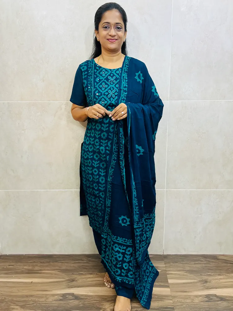 Batik printed cotton top (cotton lining) paired with printed cotton dupatta and cotton bottom (free size)