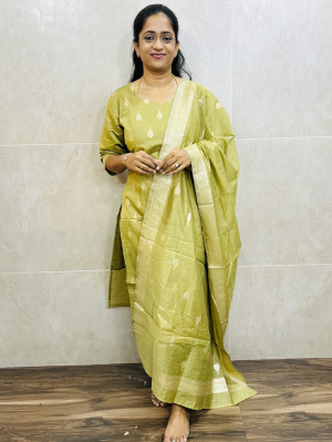 Soft chanderi silk top (cotton lining) with allover jamdani weaving paired with soft chanderi silk dupatta