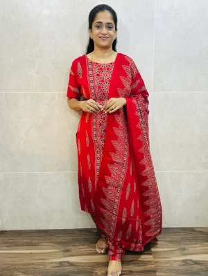 (Red)Printed cotton rayon top(cotton lining)paired with printed cotton rayon dupatta and cotton rayon bottom(free size)