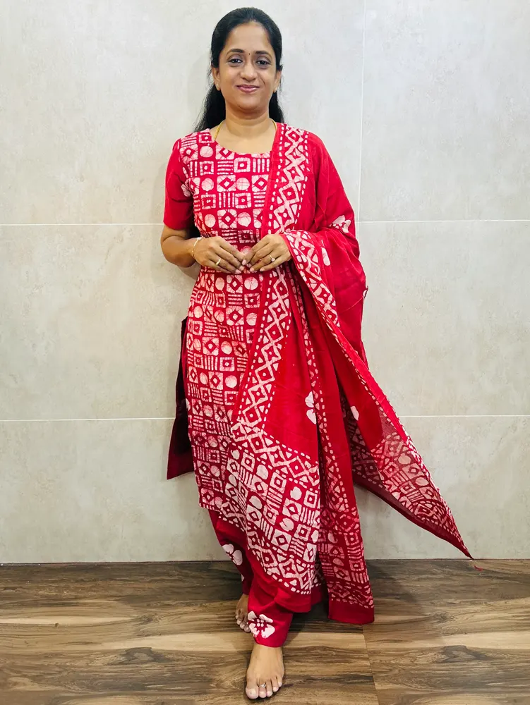 (Red)Batik printed cotton top(cotton lining)paired with printed cotton dupatta and cotton bottom(free size)