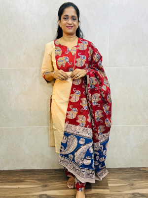 Mangalgiri cotton top(cotton lining) with kalamkari patchwork on yoke paired with kalamkari dupatta and kalamkari bottom(free size)